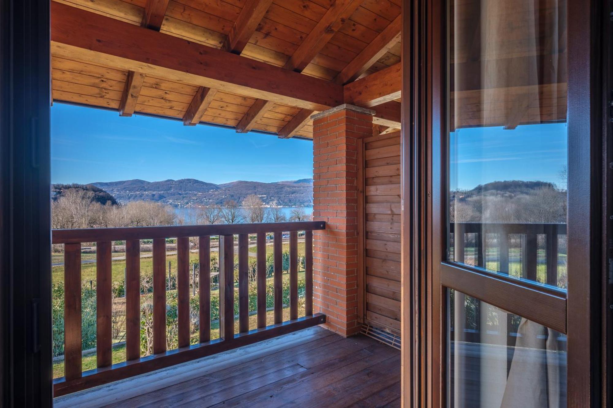 La Luna Nel Lago Lake View Garden - Happy Rentals Испра Экстерьер фото