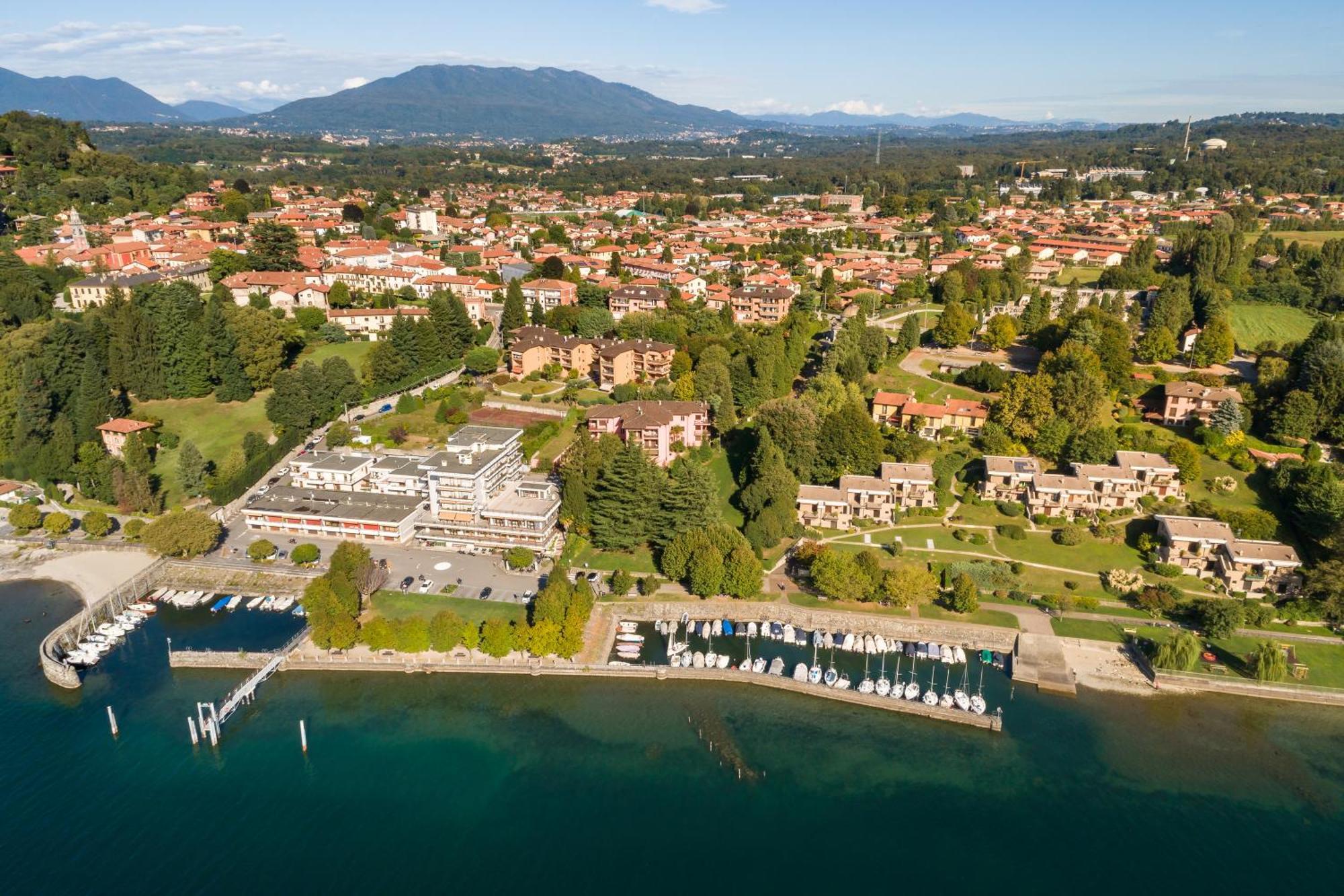La Luna Nel Lago Lake View Garden - Happy Rentals Испра Экстерьер фото
